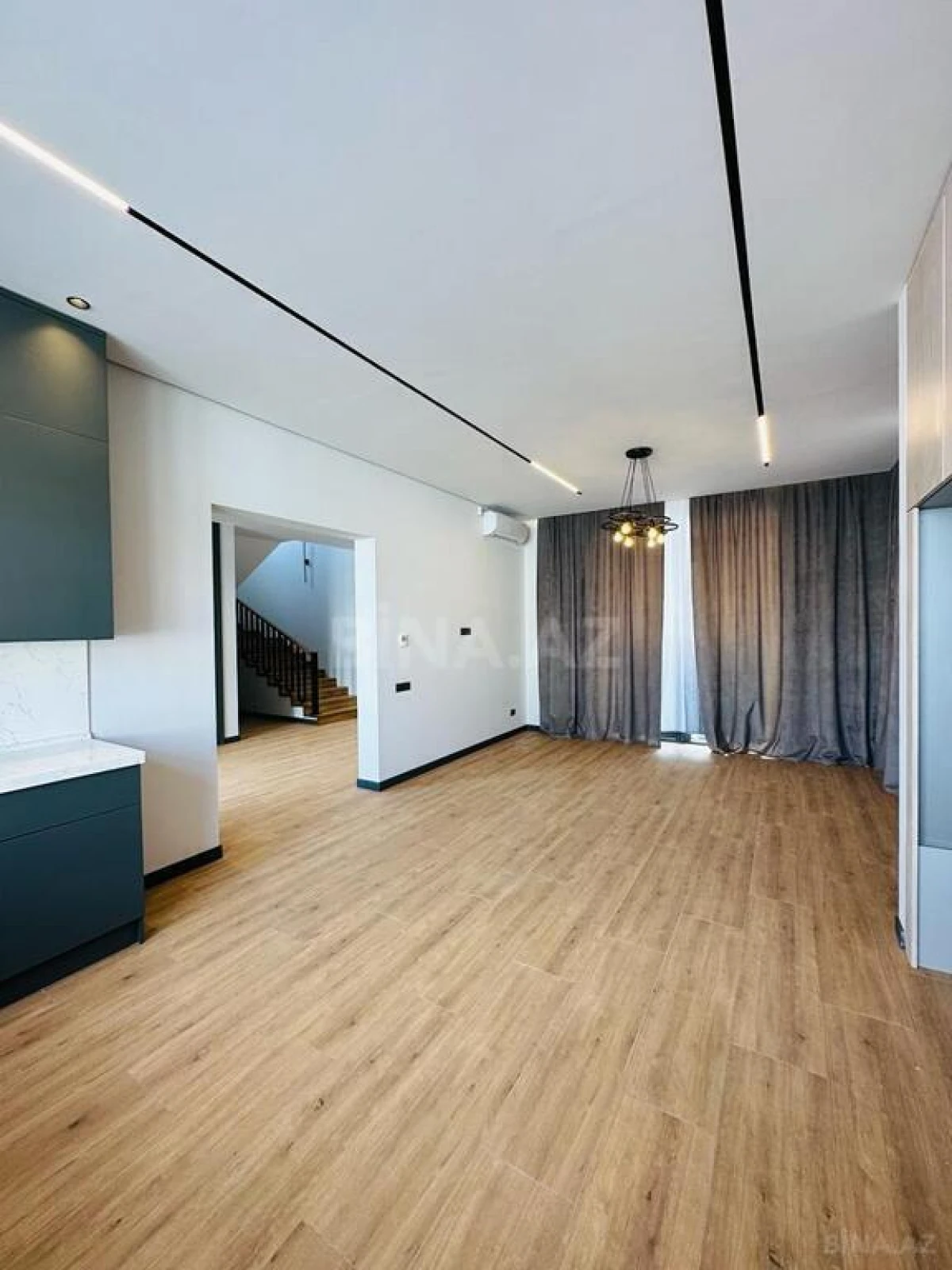 Satılır 5 otaqlı həyət evi 300 m²