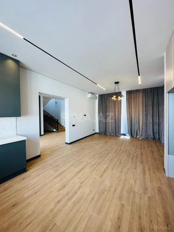 Satılır 5 otaqlı həyət evi 300 m²