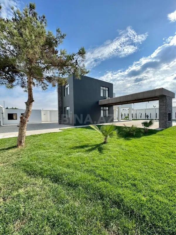 Satılır 5 otaqlı həyət evi 300 m²