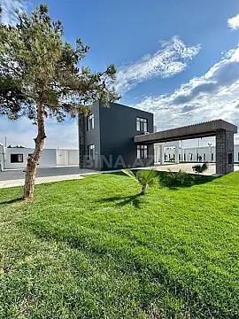 Satılır 5 otaqlı həyət evi 300 m²