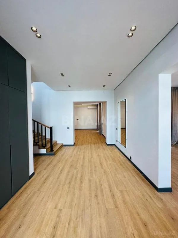 Satılır 5 otaqlı həyət evi 300 m²