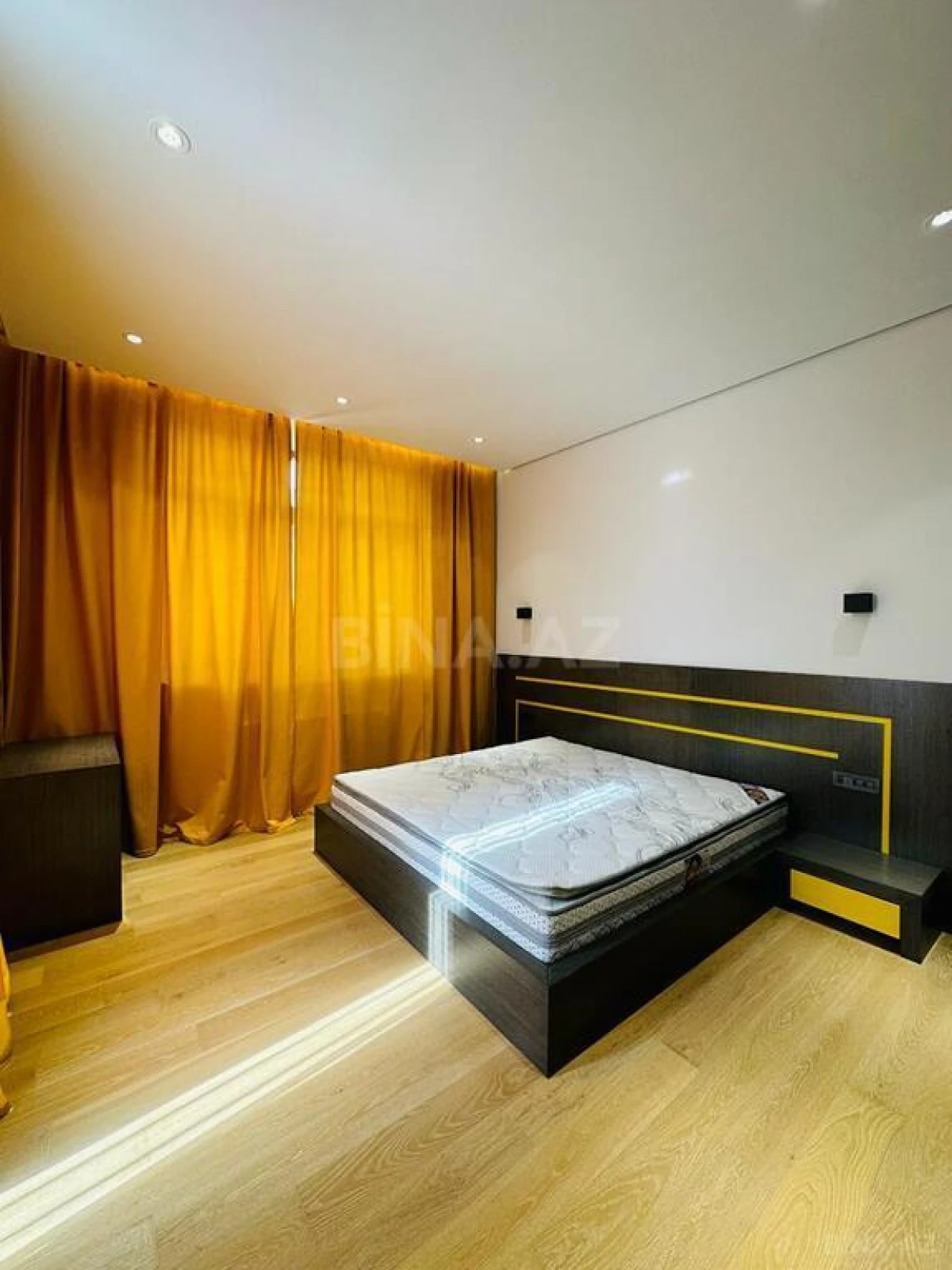 Satılır 5 otaqlı həyət evi 300 m²