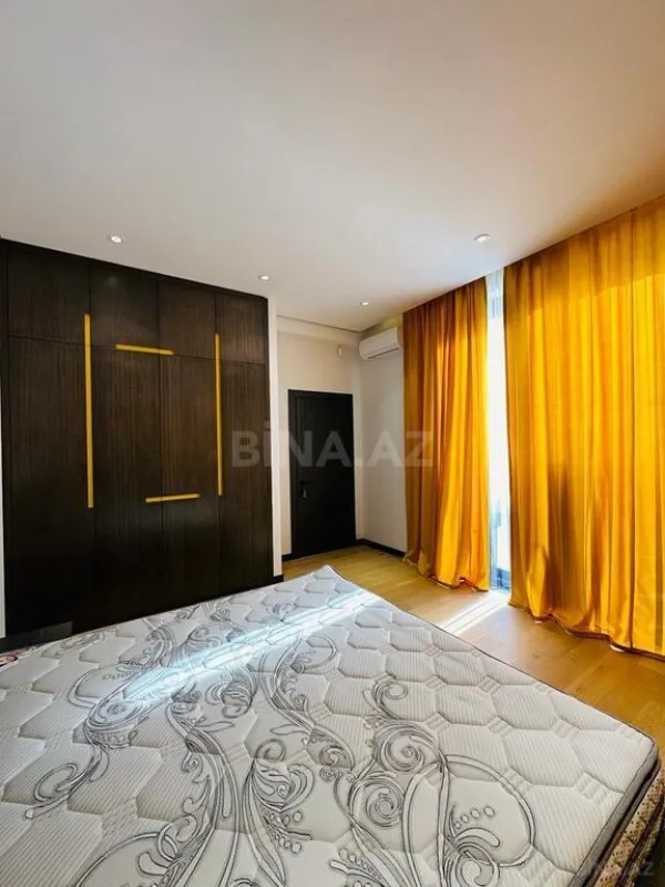 Satılır 5 otaqlı həyət evi 300 m²