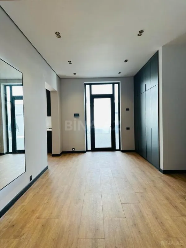 Satılır 5 otaqlı həyət evi 300 m²