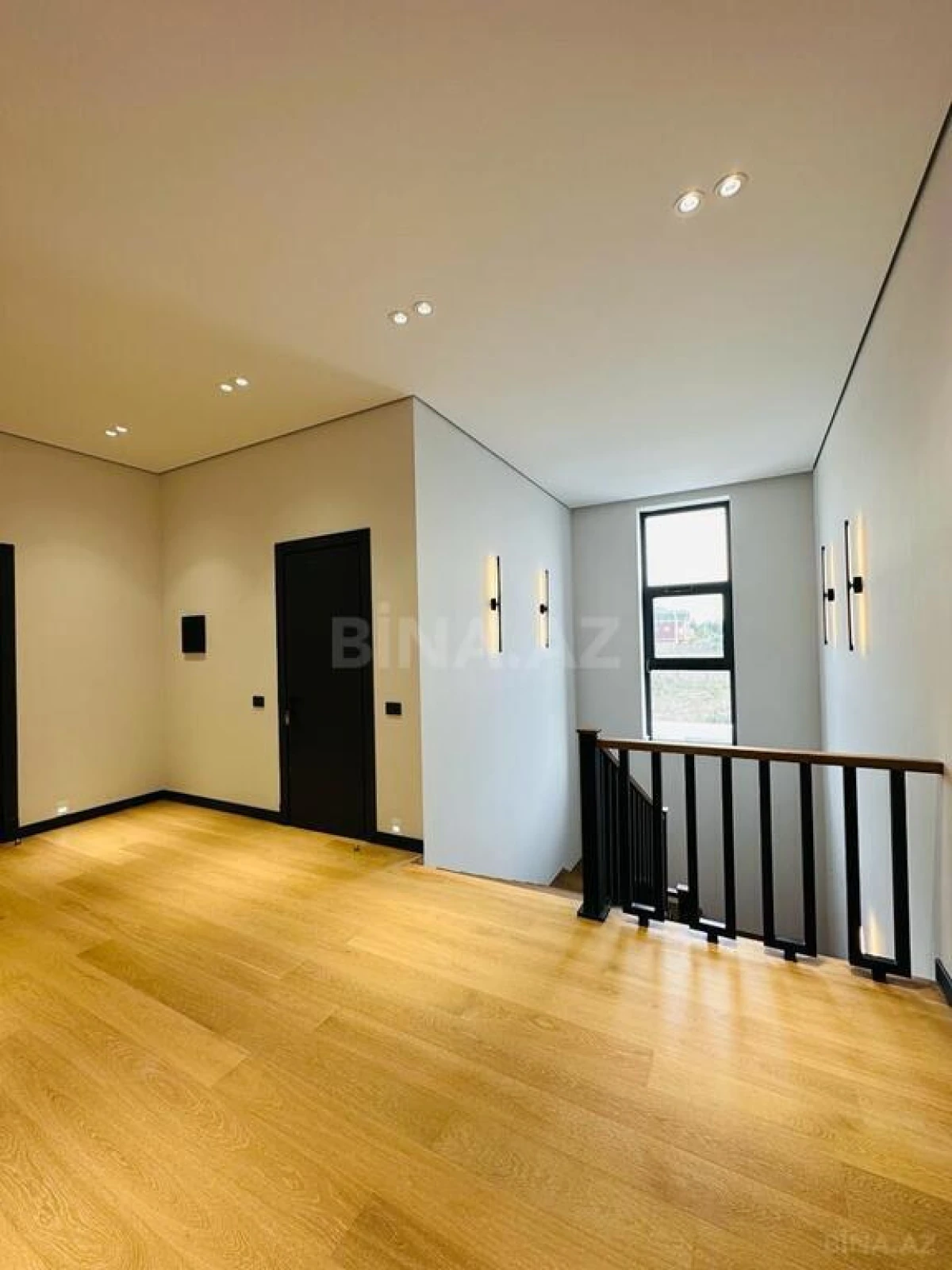 Satılır 5 otaqlı həyət evi 300 m²