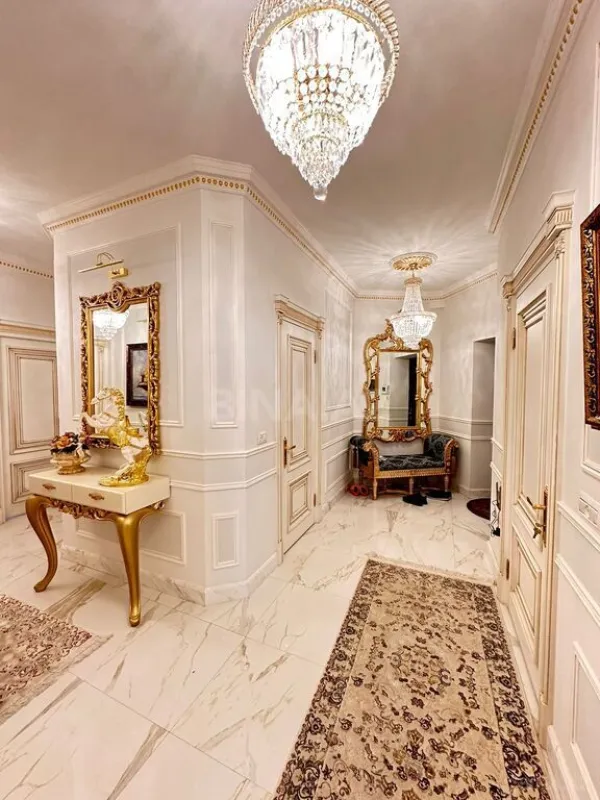 Satılır 3 otaqlı mənzil 168 m²