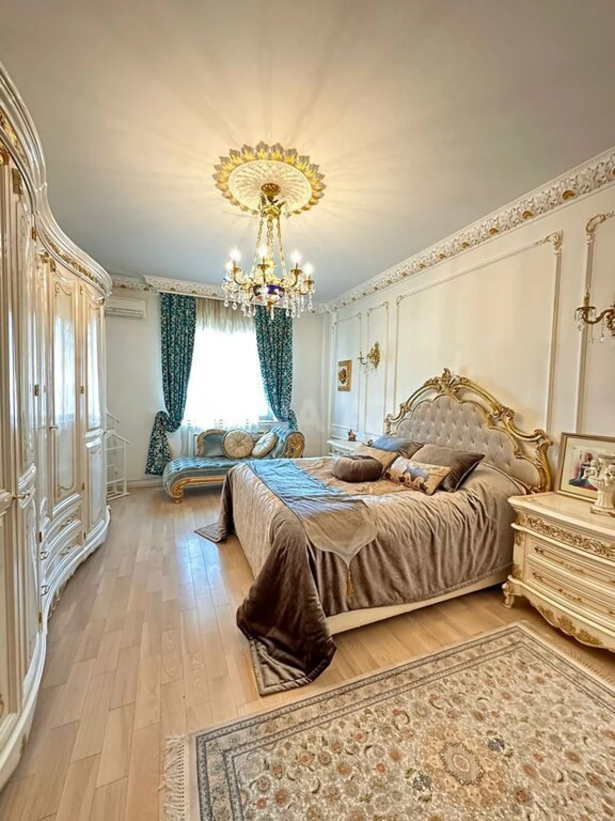 Satılır 3 otaqlı mənzil 168 m²