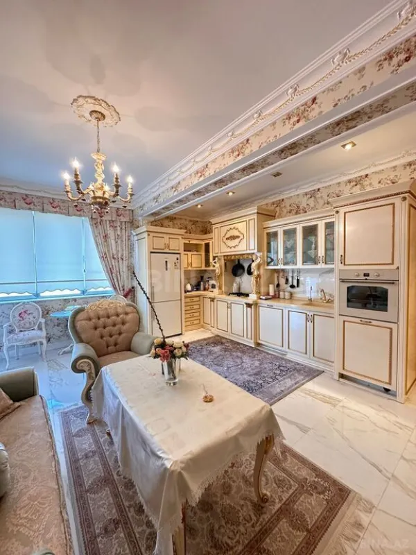 Satılır 3 otaqlı mənzil 168 m²