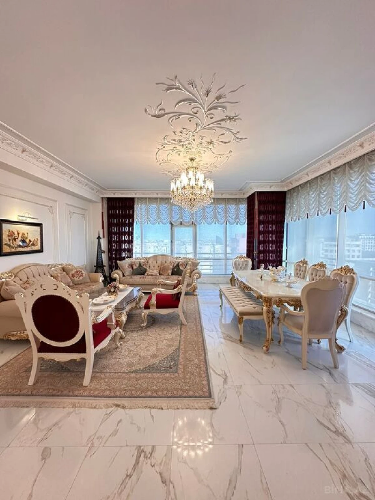 Satılır 3 otaqlı mənzil 168 m²