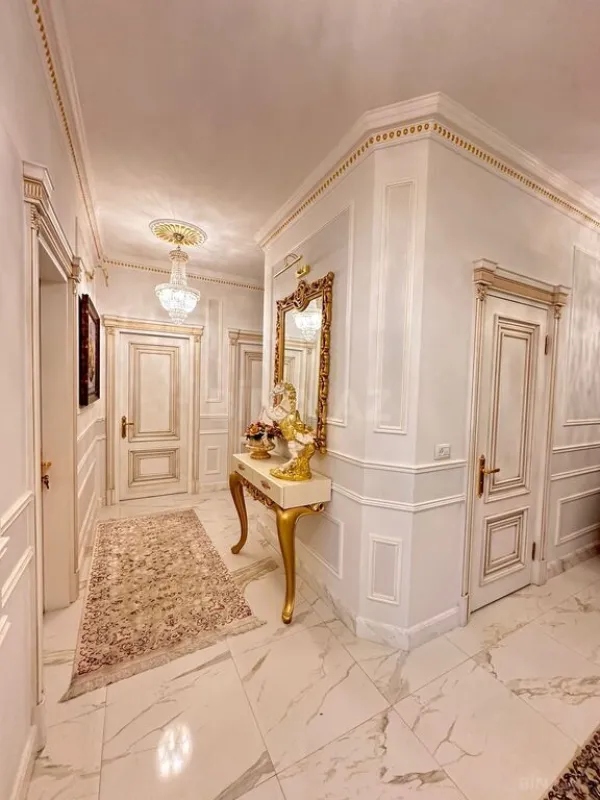 Satılır 3 otaqlı mənzil 168 m²