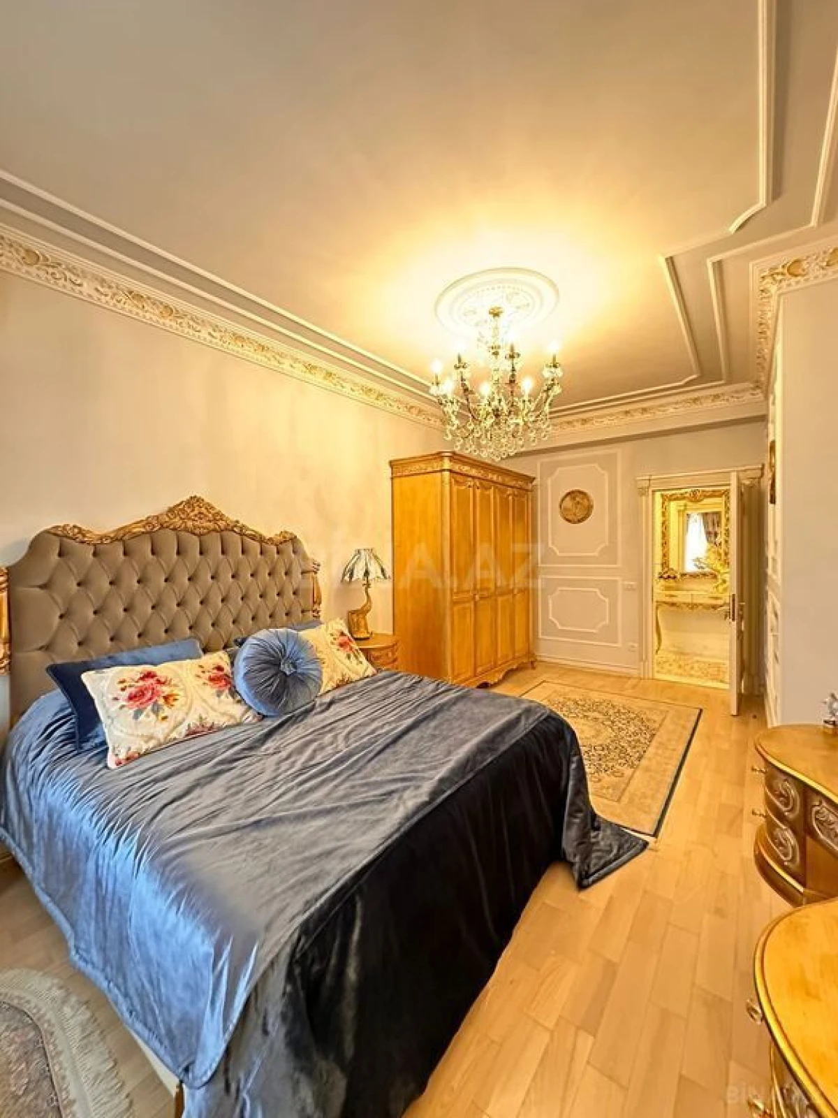 Satılır 3 otaqlı mənzil 168 m²