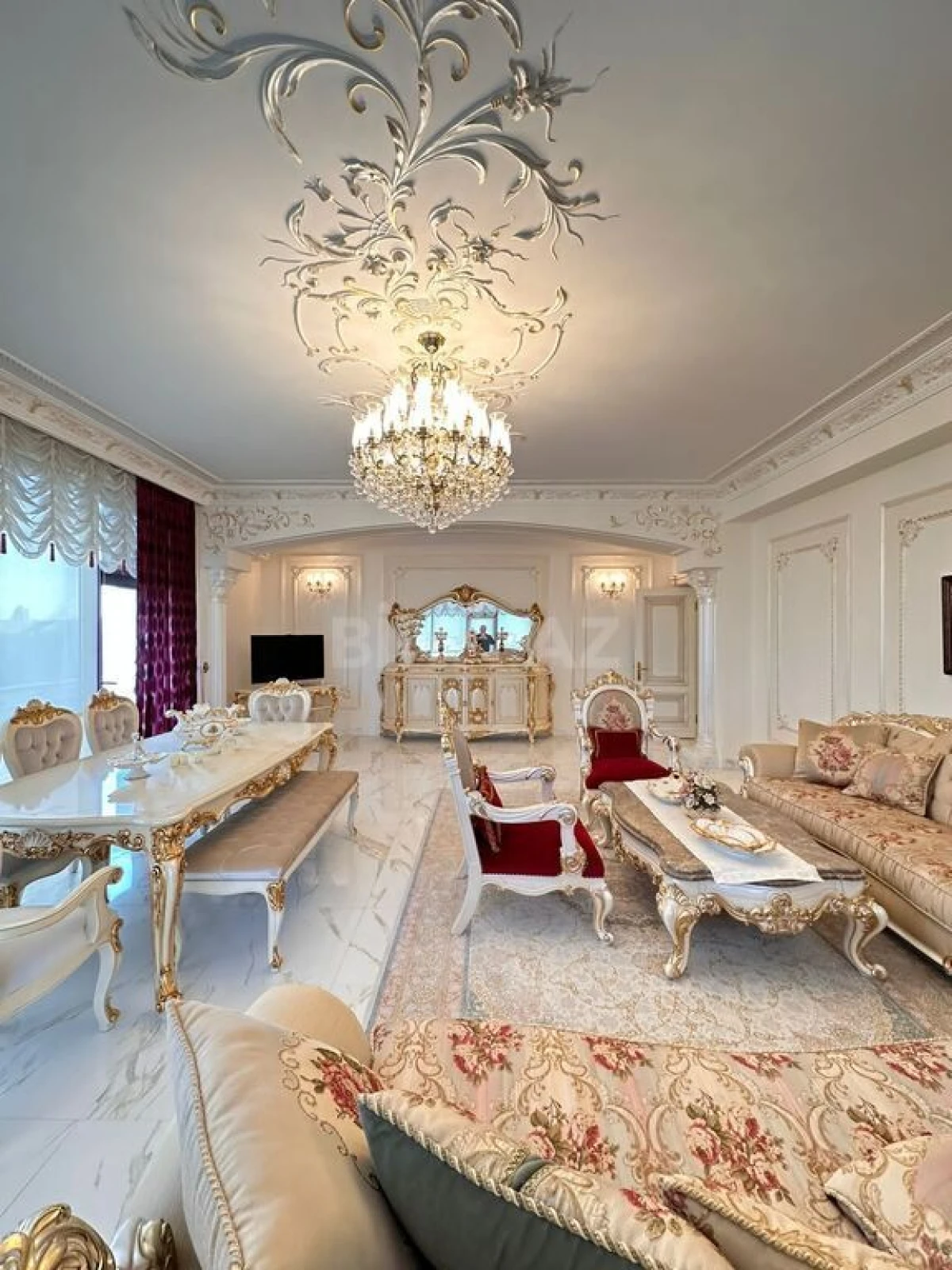 Satılır 3 otaqlı mənzil 168 m²