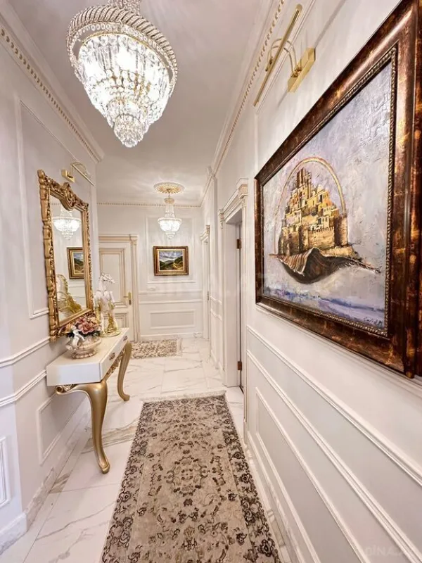 Satılır 3 otaqlı mənzil 168 m²