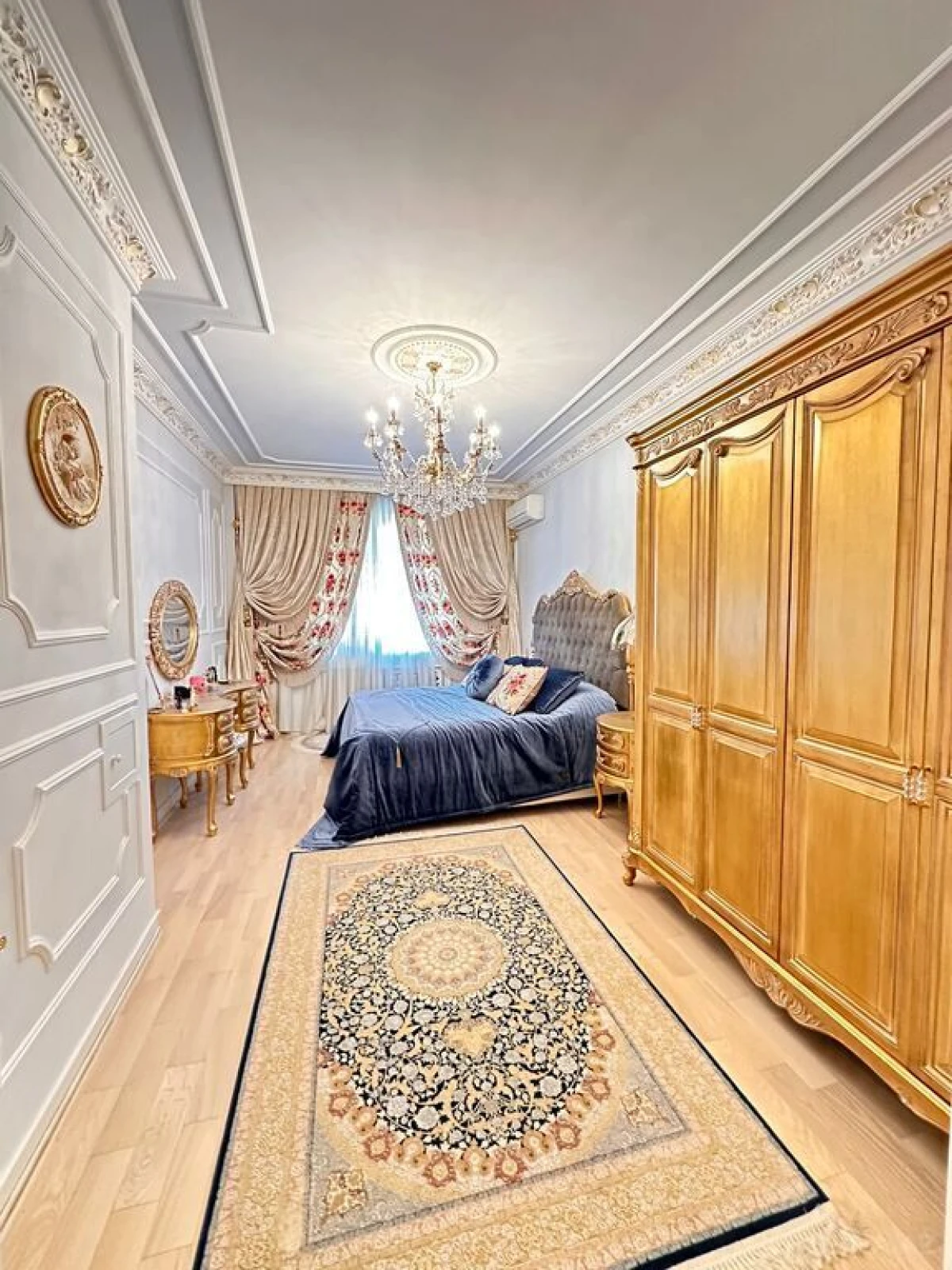 Satılır 3 otaqlı mənzil 168 m²