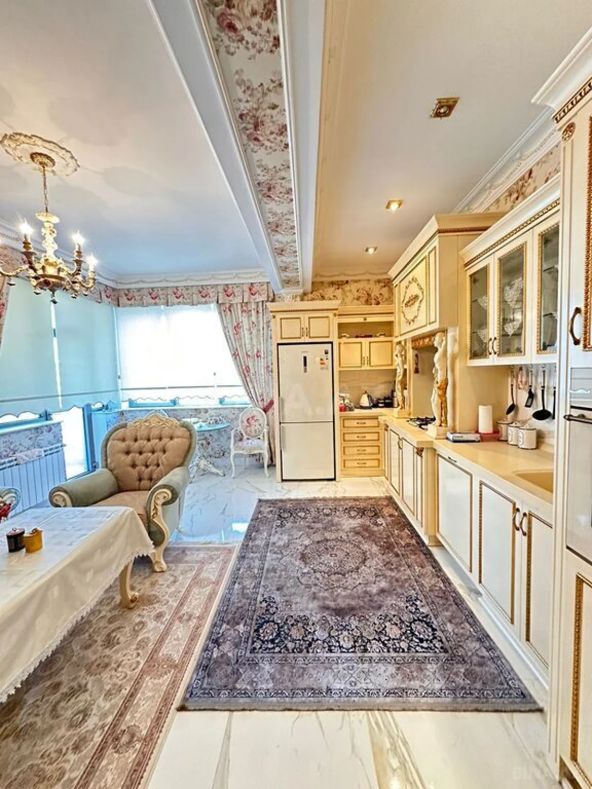 Satılır 3 otaqlı mənzil 168 m²