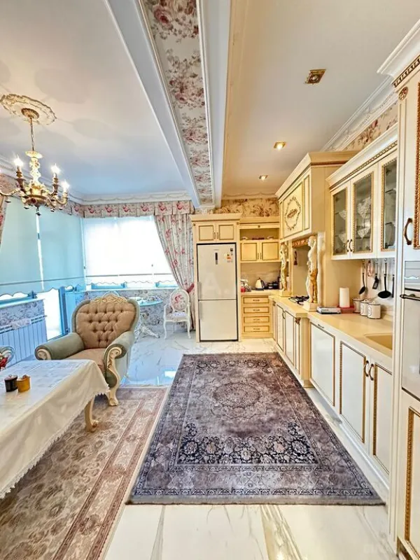 Satılır 3 otaqlı mənzil 168 m²