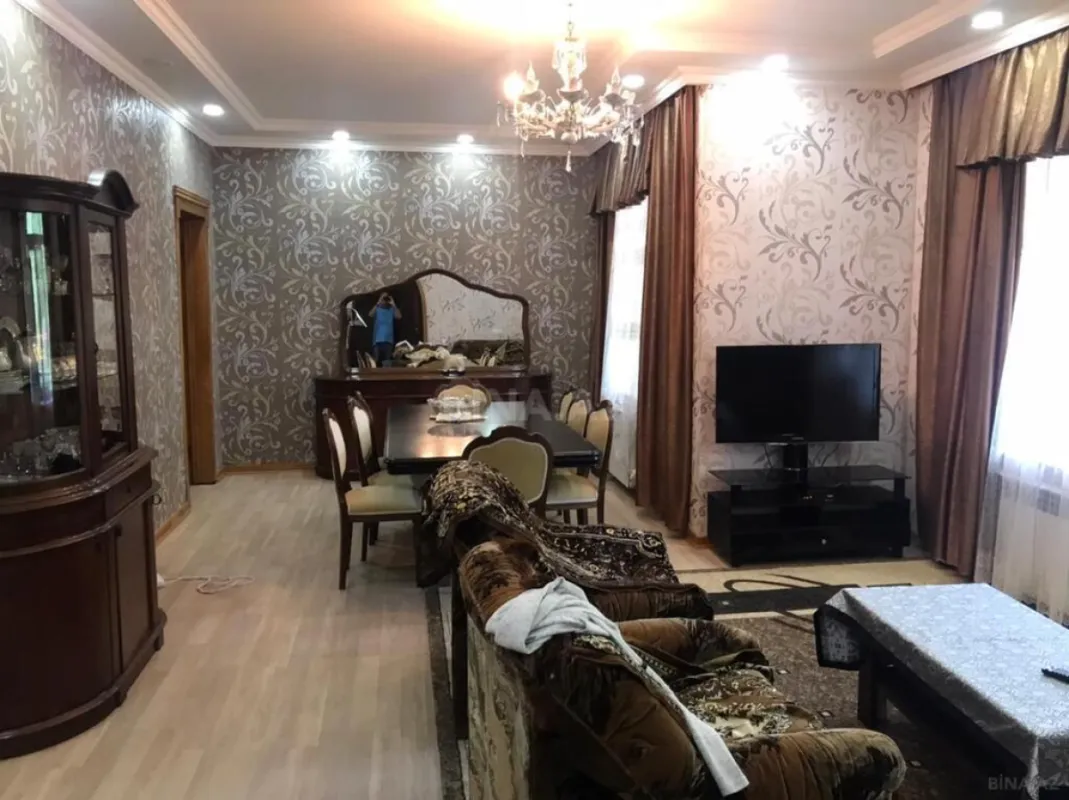 Satılır 9 otaqlı həyət evi 330 m²