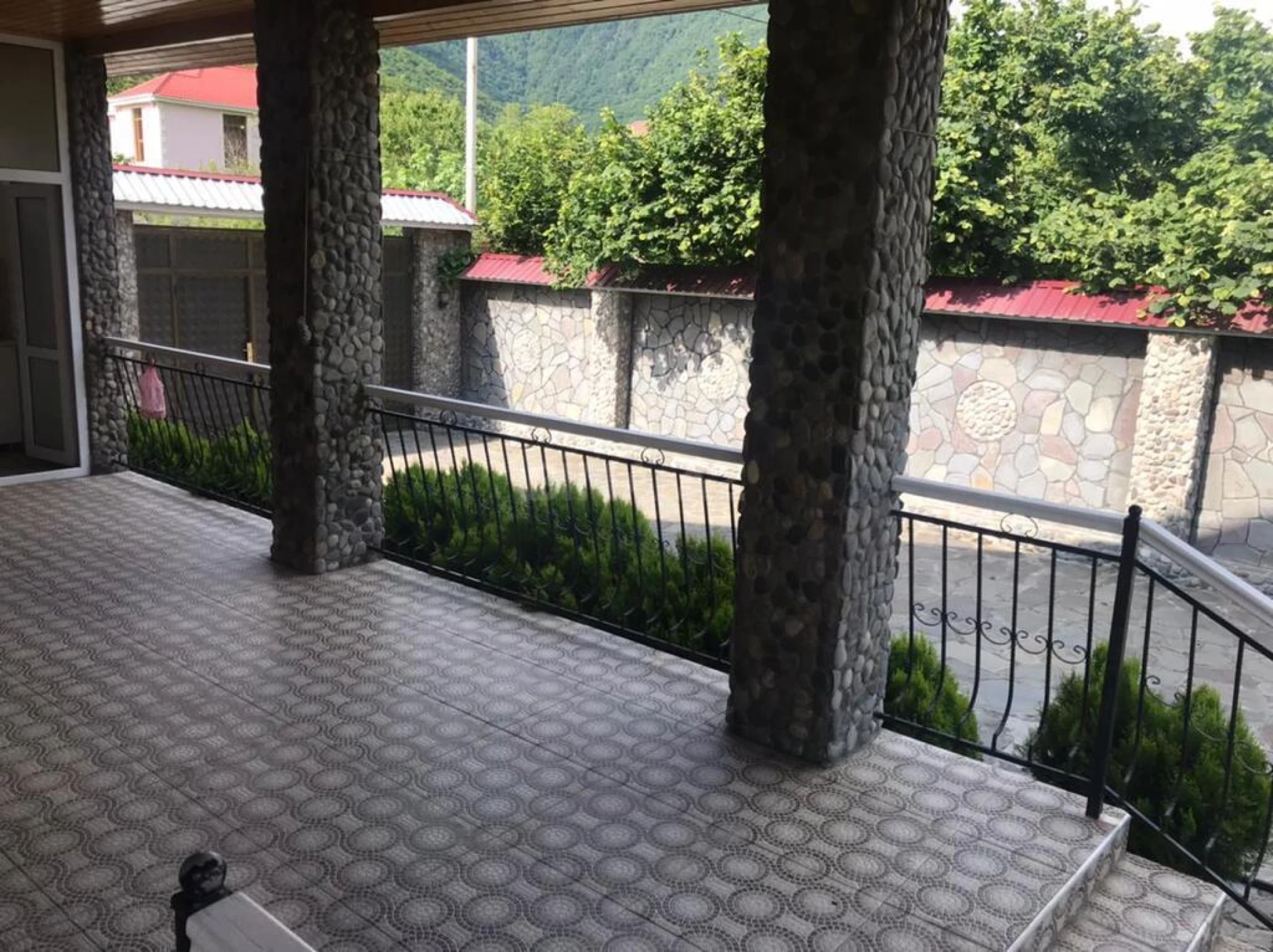 Satılır 9 otaqlı həyət evi 330 m²