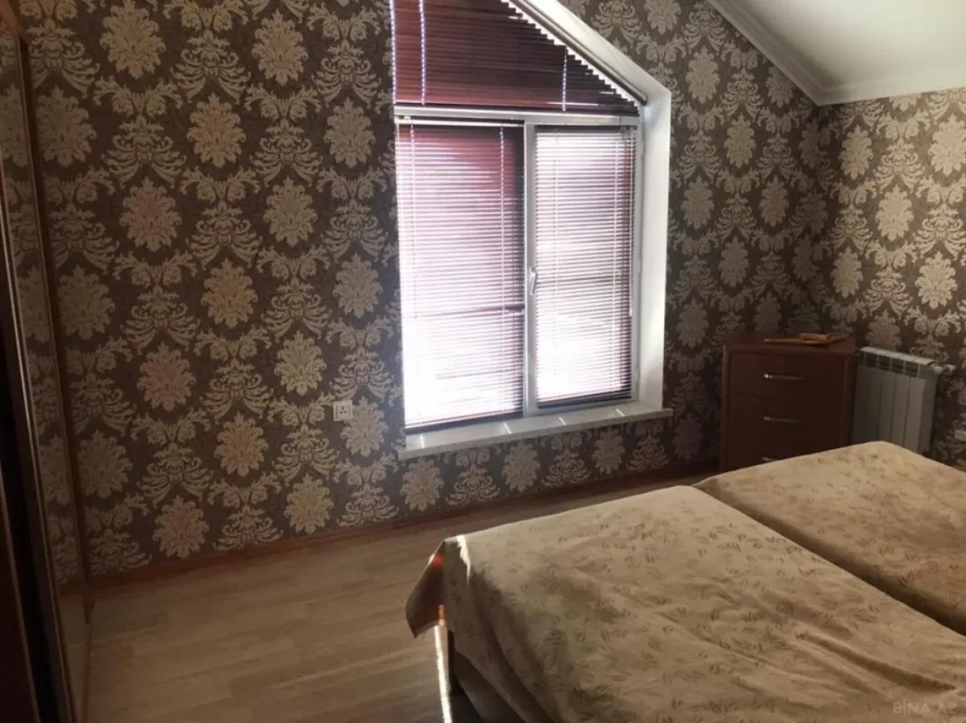 Satılır 9 otaqlı həyət evi 330 m²