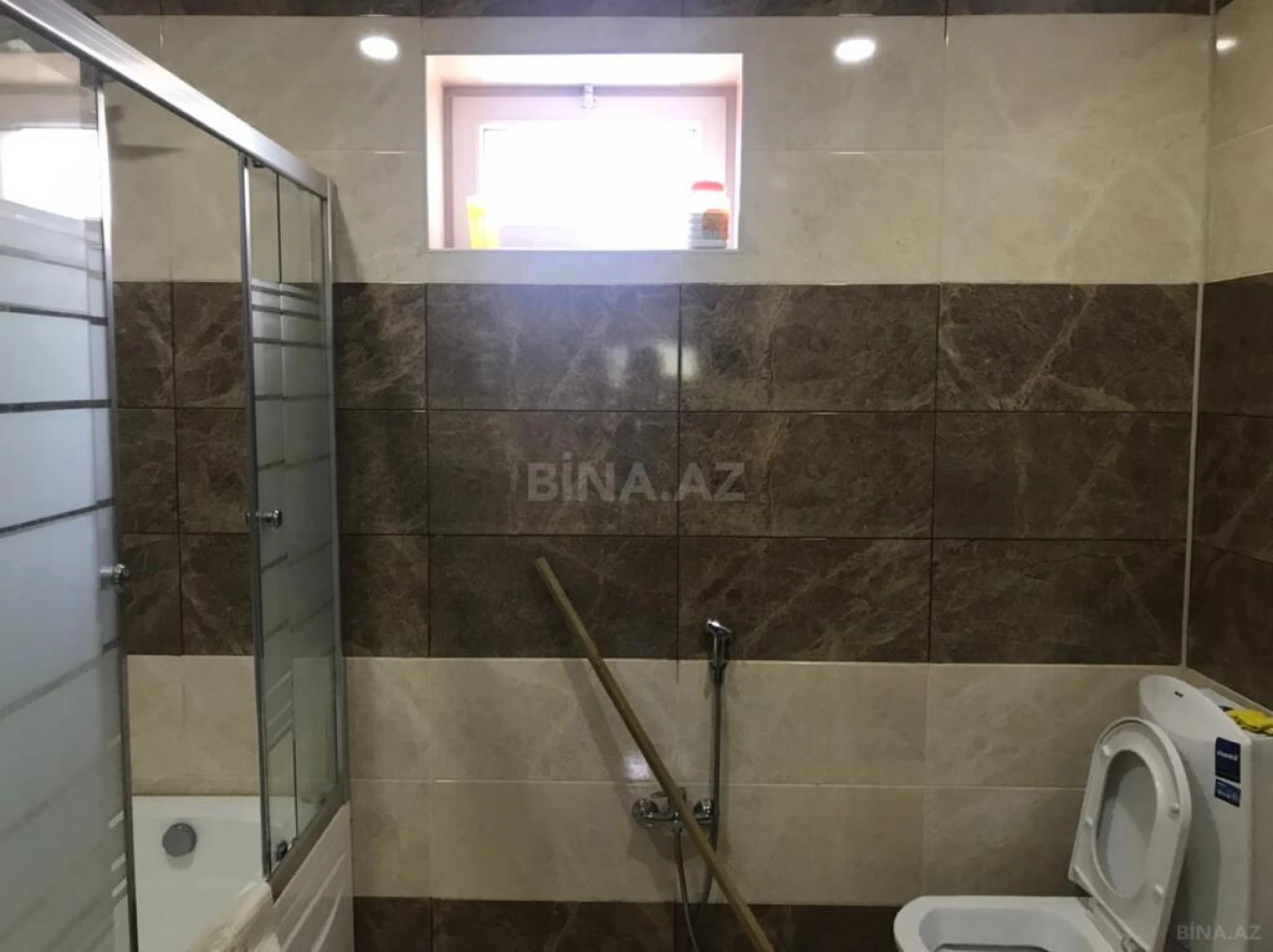 Satılır 9 otaqlı həyət evi 330 m²