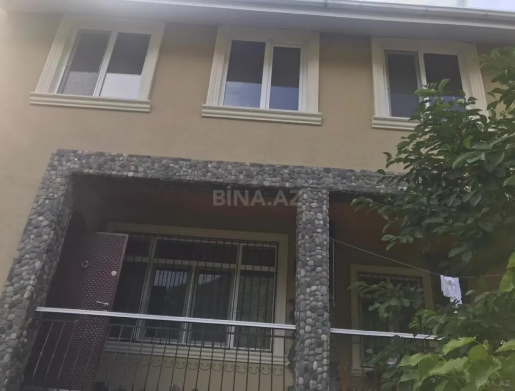 Satılır 9 otaqlı həyət evi 330 m²