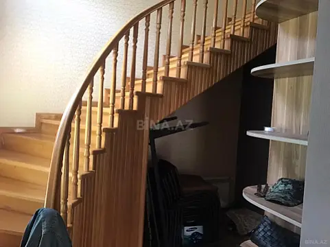 Satılır 9 otaqlı həyət evi 330 m²