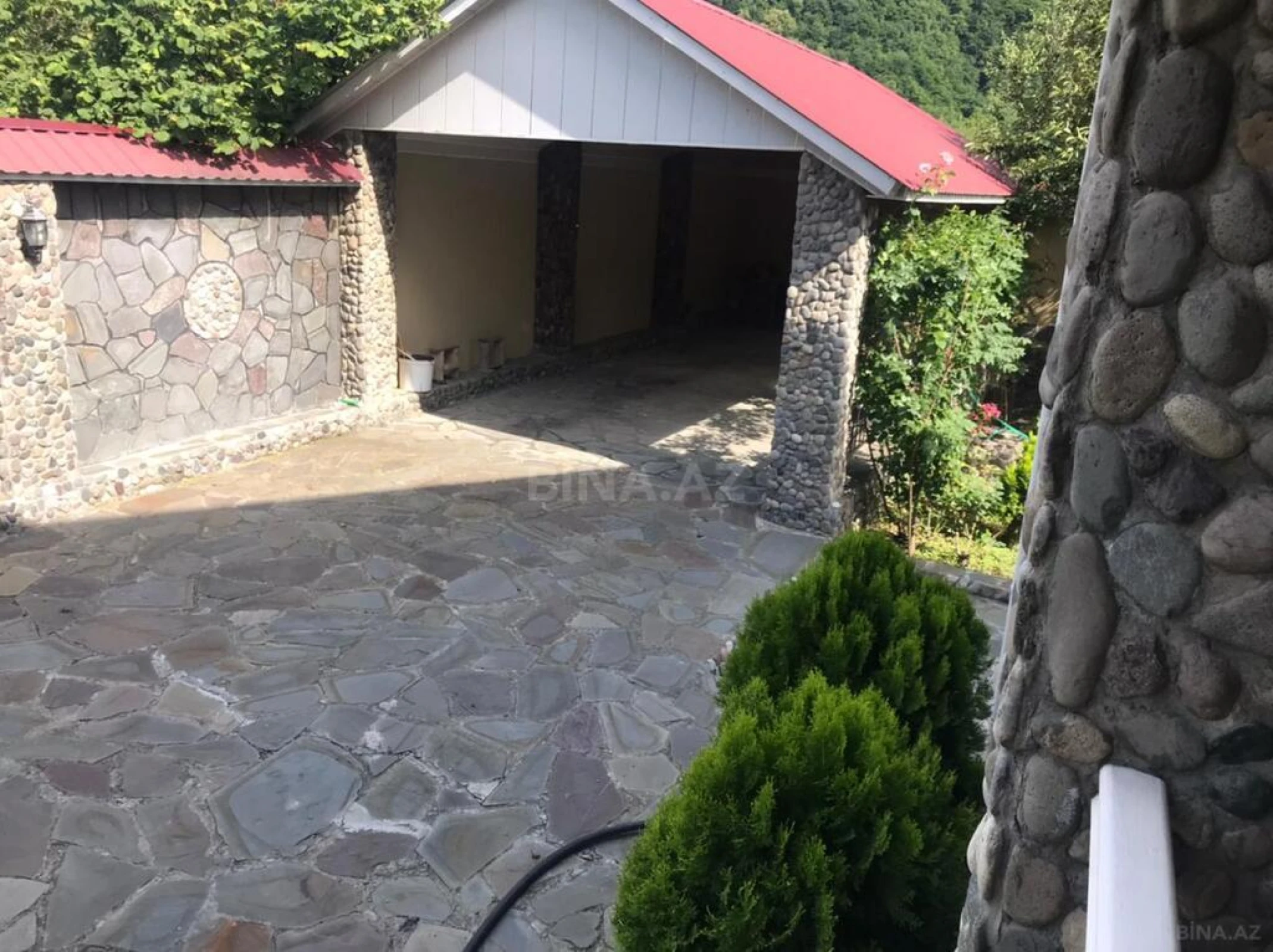 Satılır 9 otaqlı həyət evi 330 m²