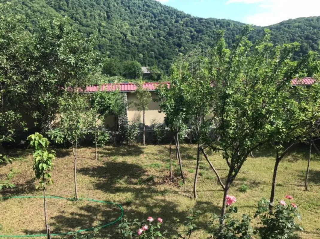 Satılır 9 otaqlı həyət evi 330 m²
