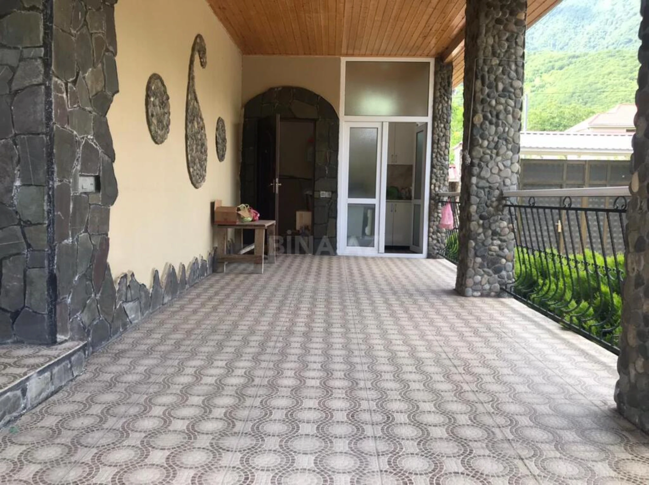 Satılır 9 otaqlı həyət evi 330 m²