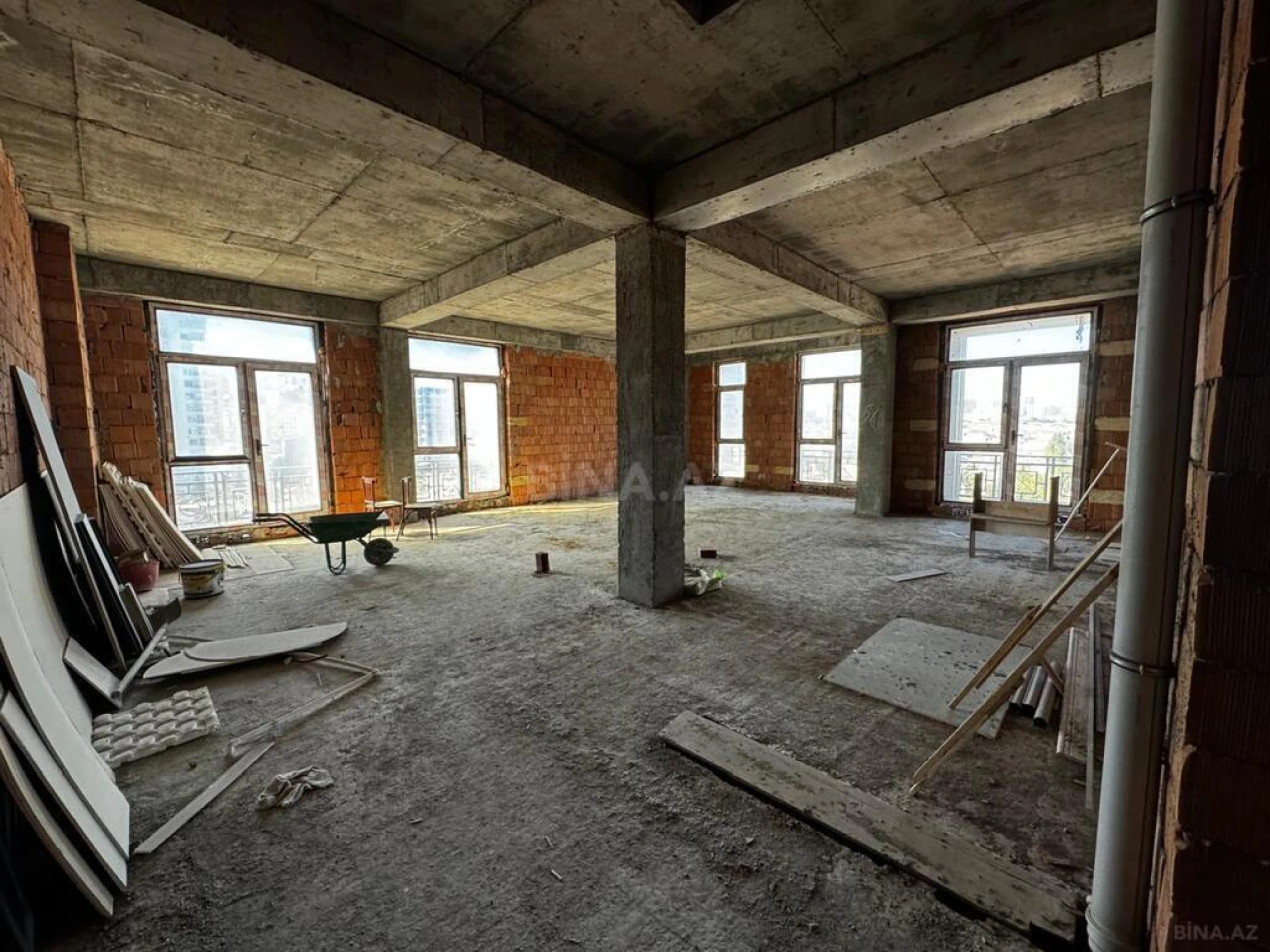 Satılır 2 otaqlı mənzil 67 m²