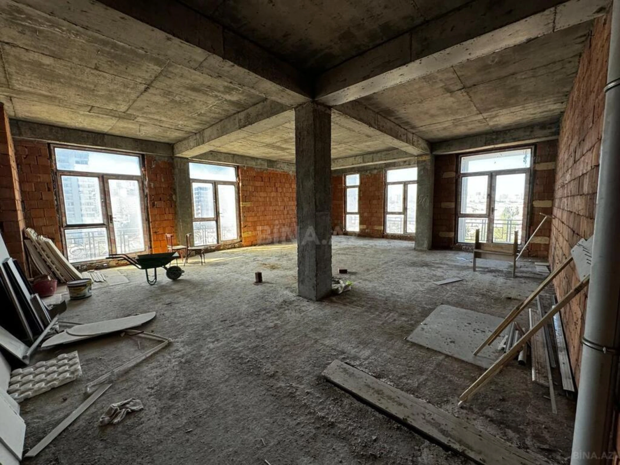 Satılır 2 otaqlı mənzil 67 m²