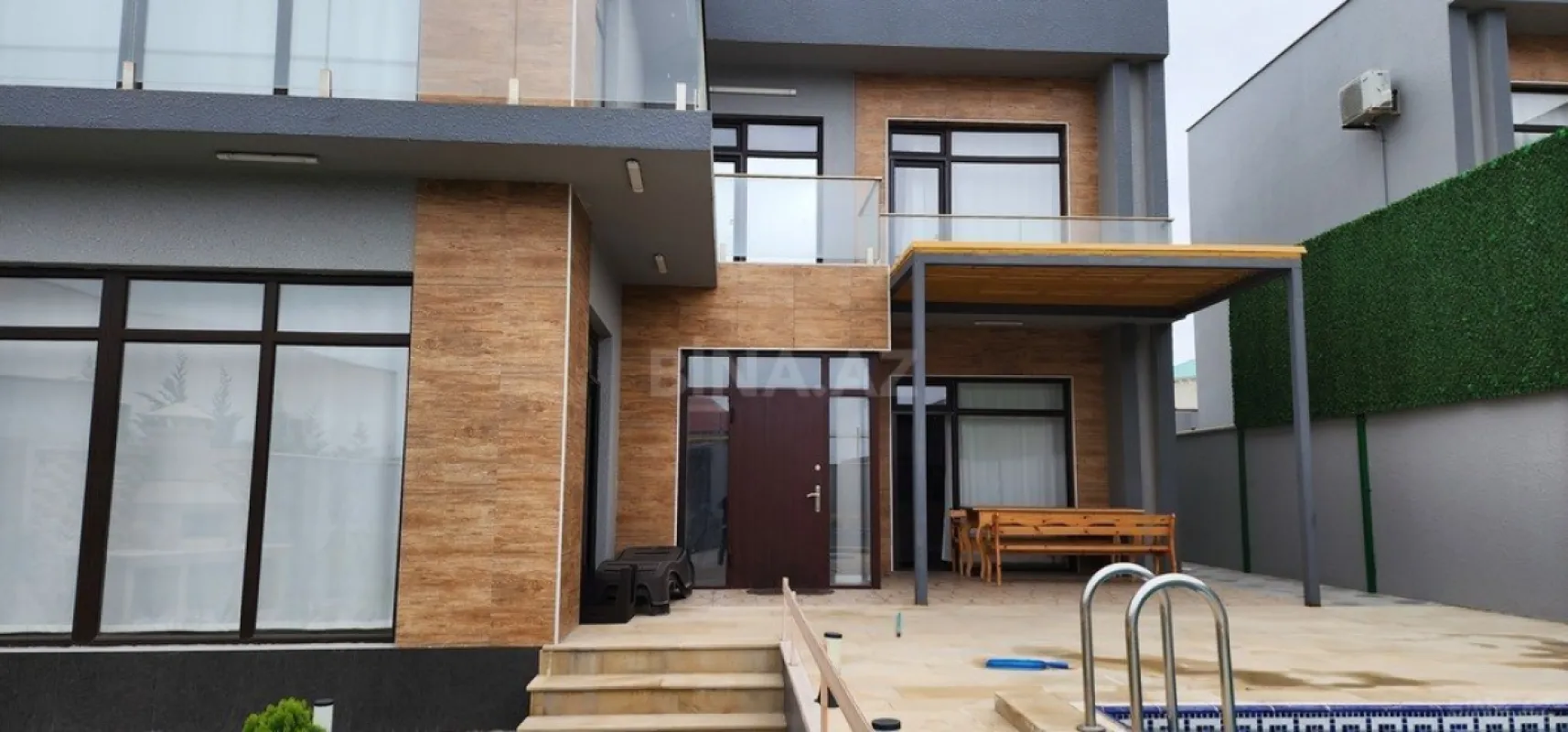 Kirayə verilir 8 otaqlı həyət evi 320 m²
