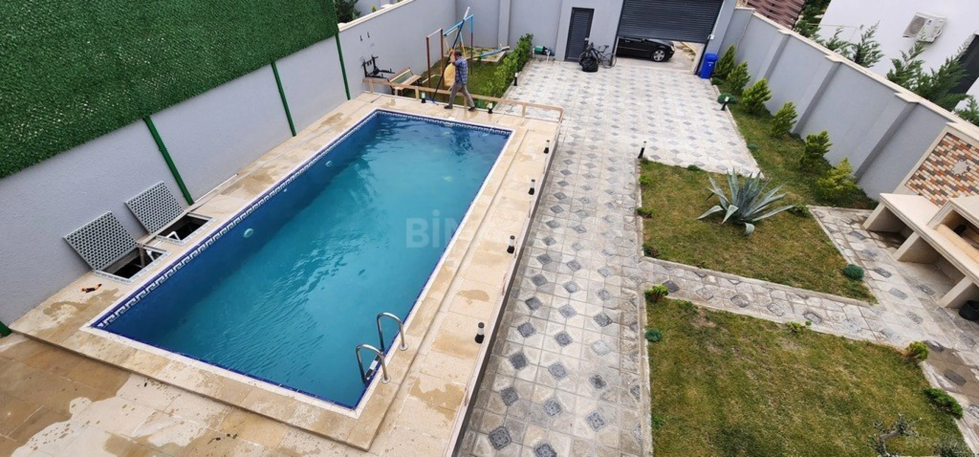 Kirayə verilir 8 otaqlı həyət evi 320 m²