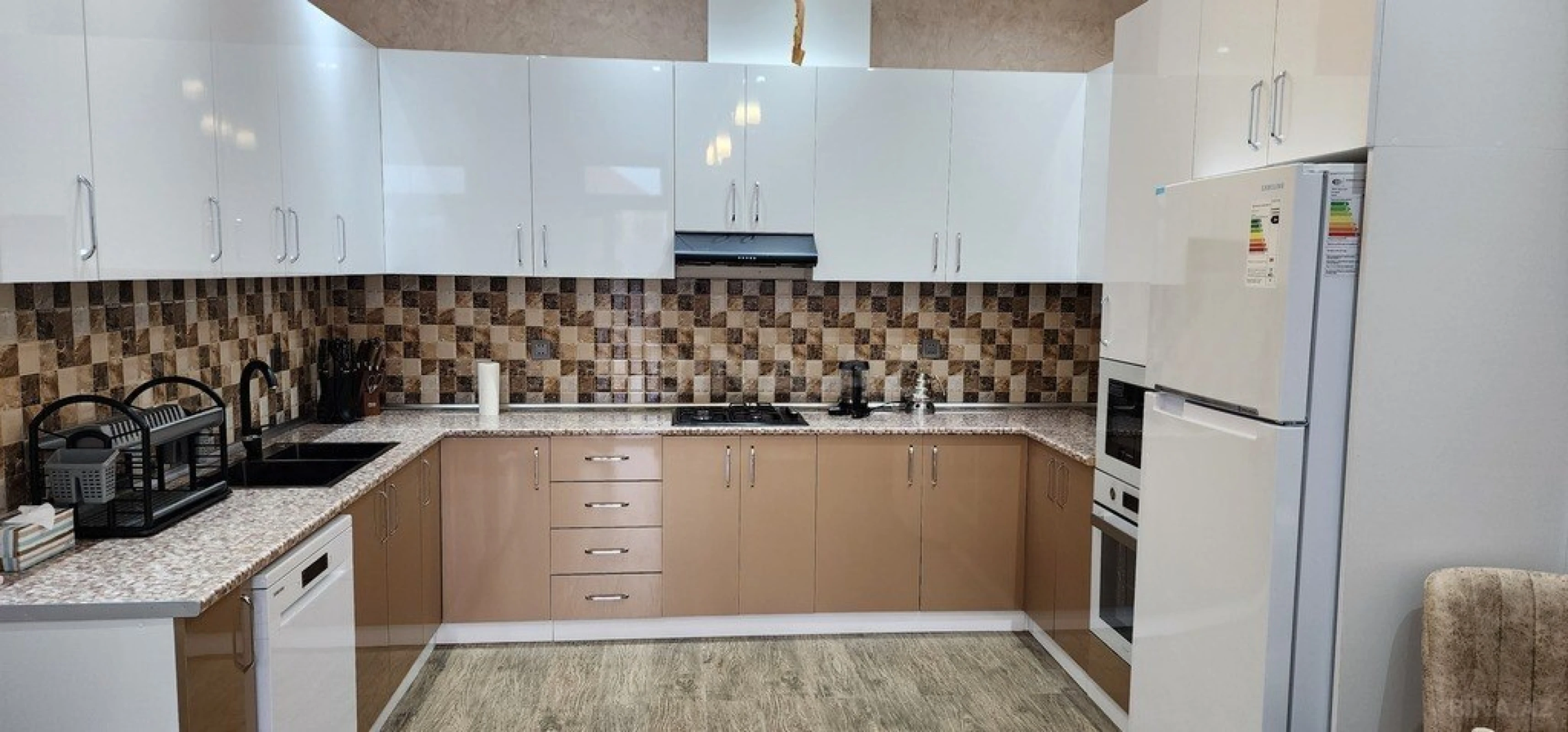 Kirayə verilir 8 otaqlı həyət evi 320 m²