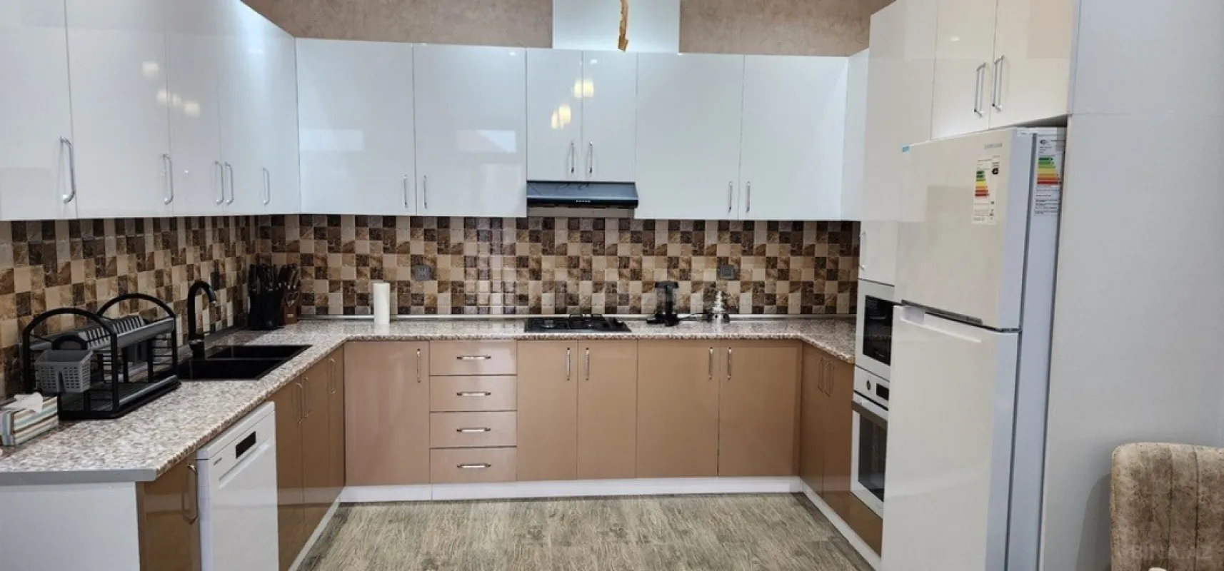 Kirayə verilir 8 otaqlı həyət evi 320 m²