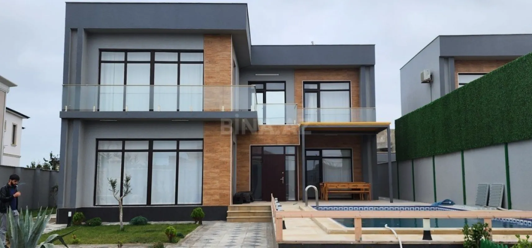 Kirayə verilir 8 otaqlı həyət evi 320 m²