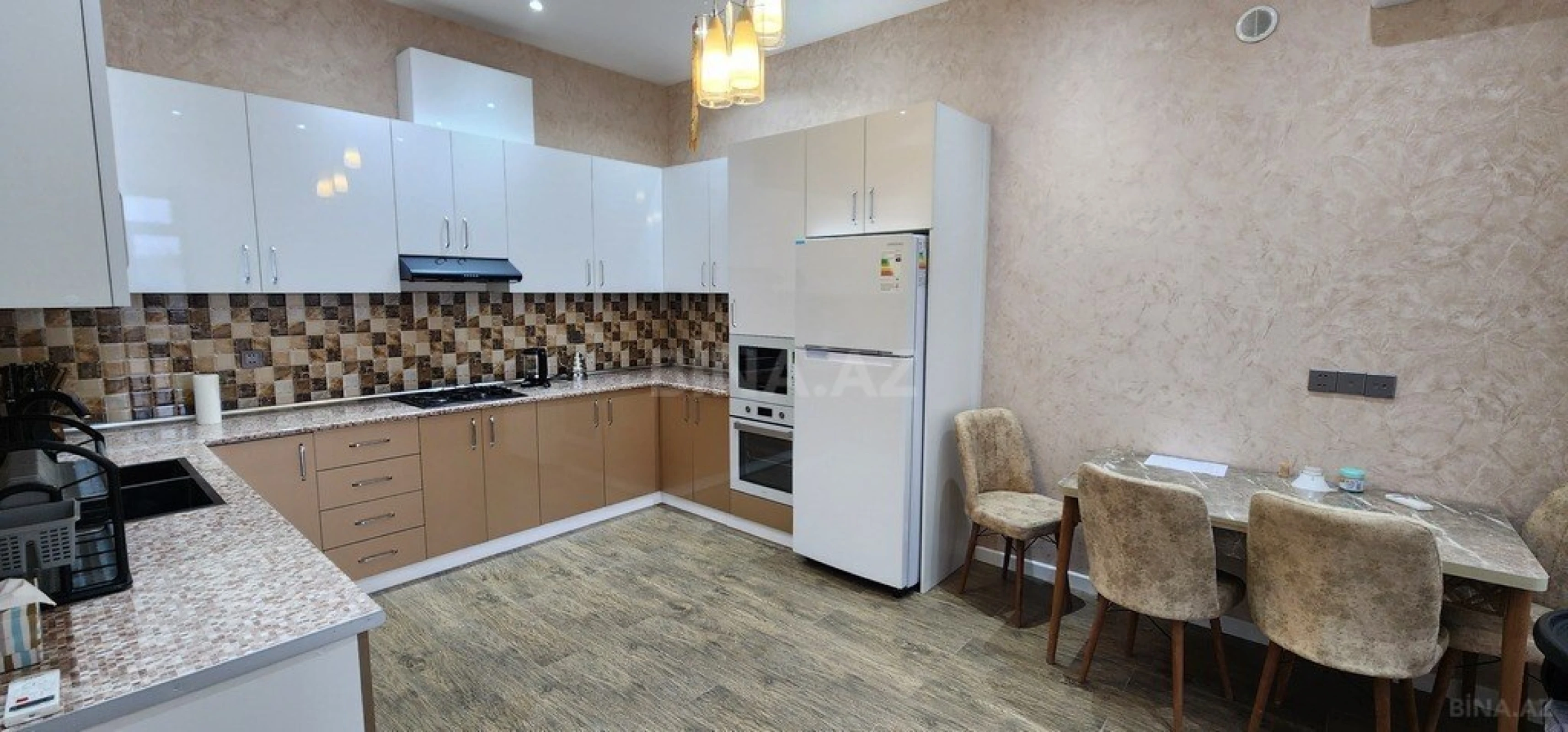 Kirayə verilir 8 otaqlı həyət evi 320 m²