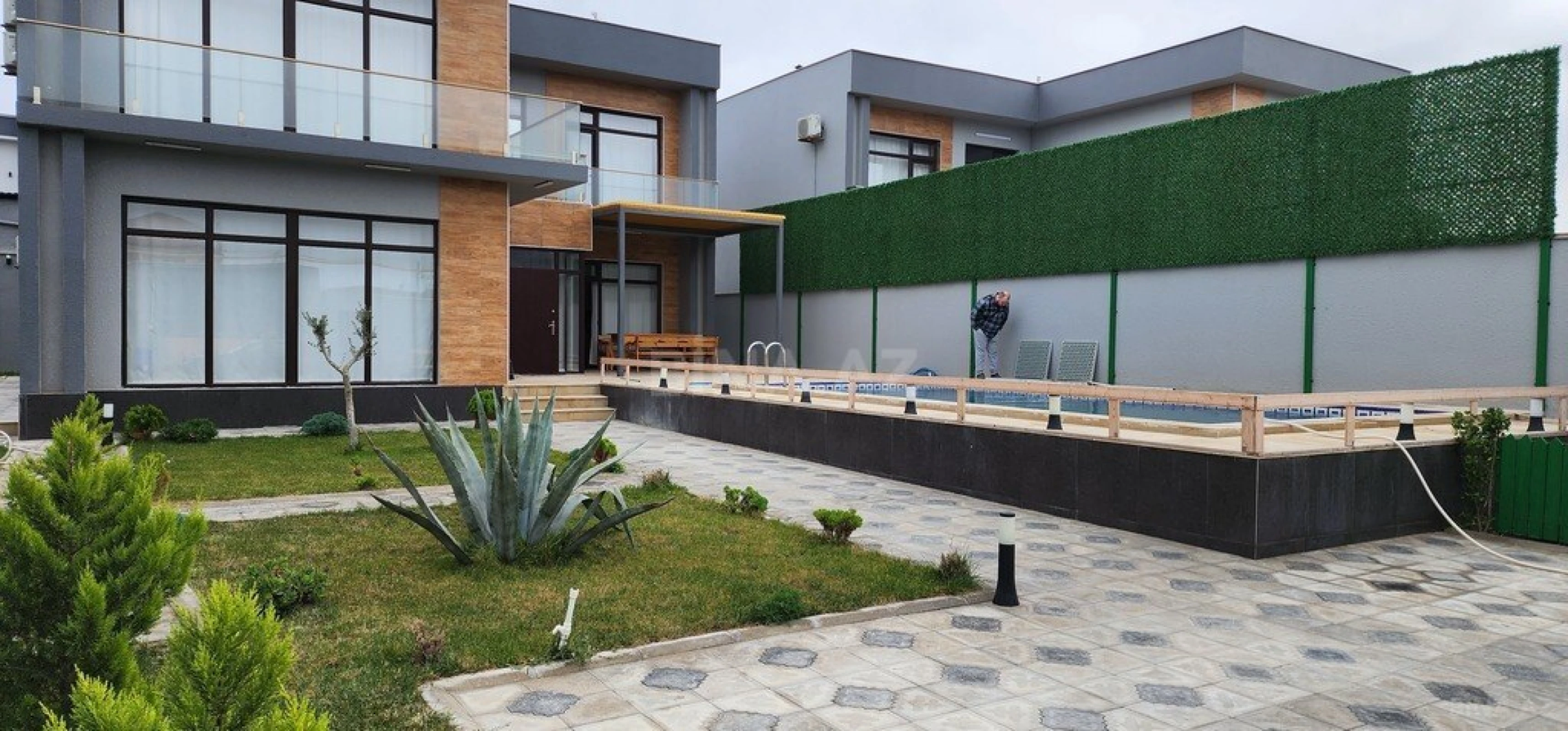 Kirayə verilir 8 otaqlı həyət evi 320 m²