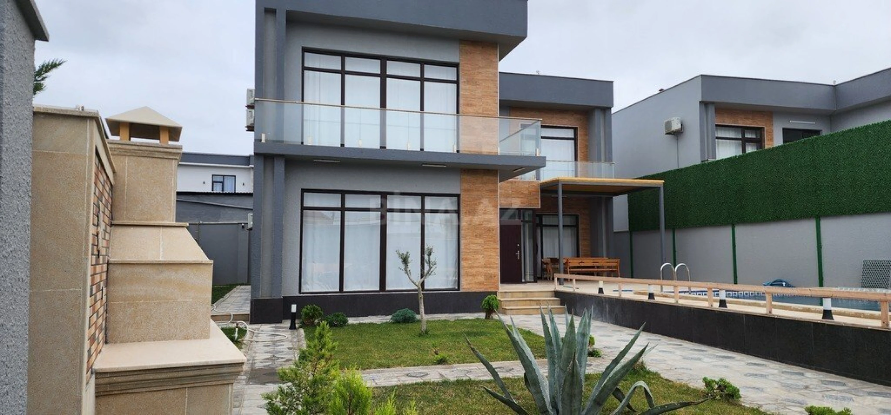 Kirayə verilir 8 otaqlı həyət evi 320 m²