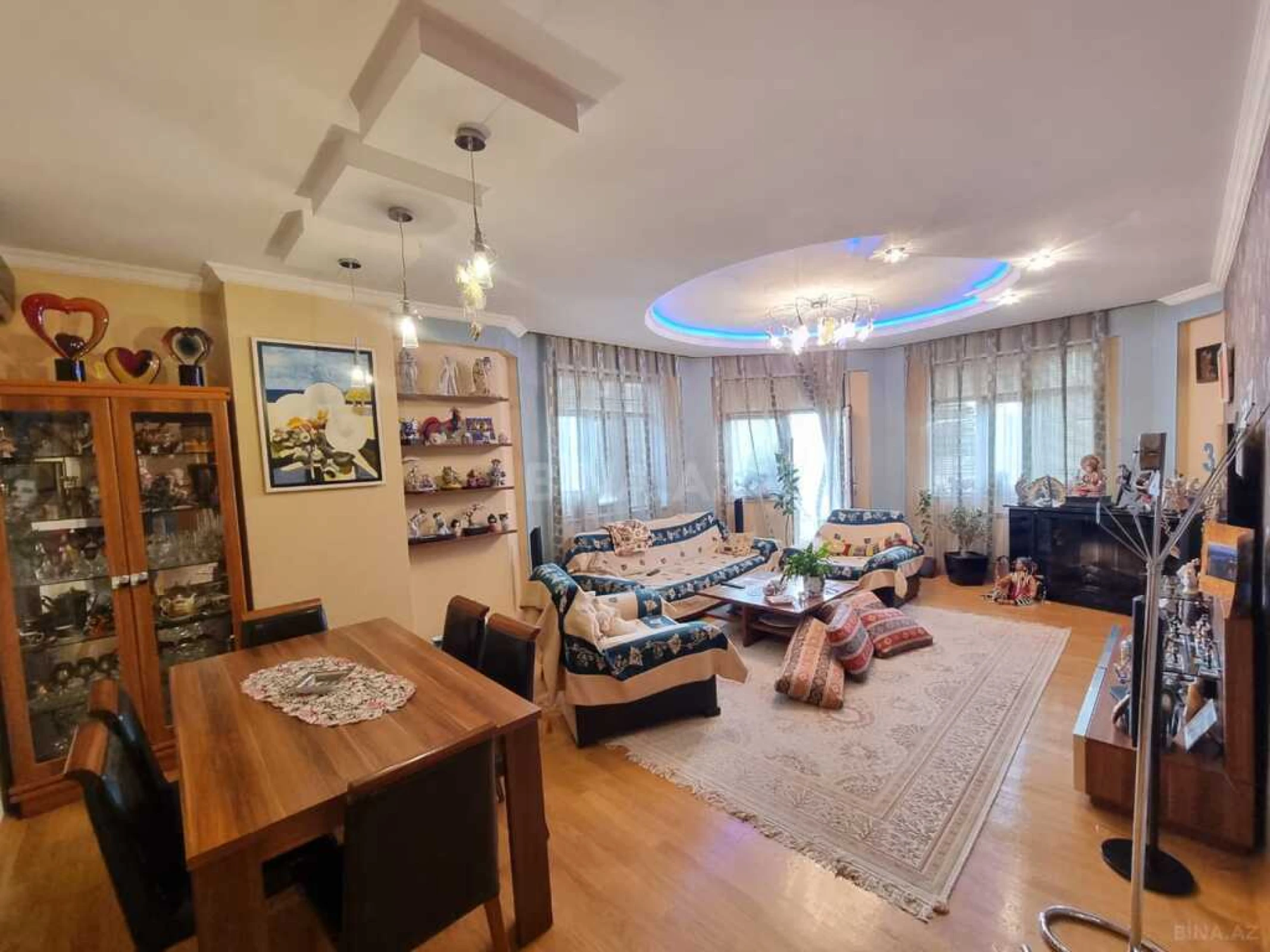Satılır 3 otaqlı mənzil 145 m²