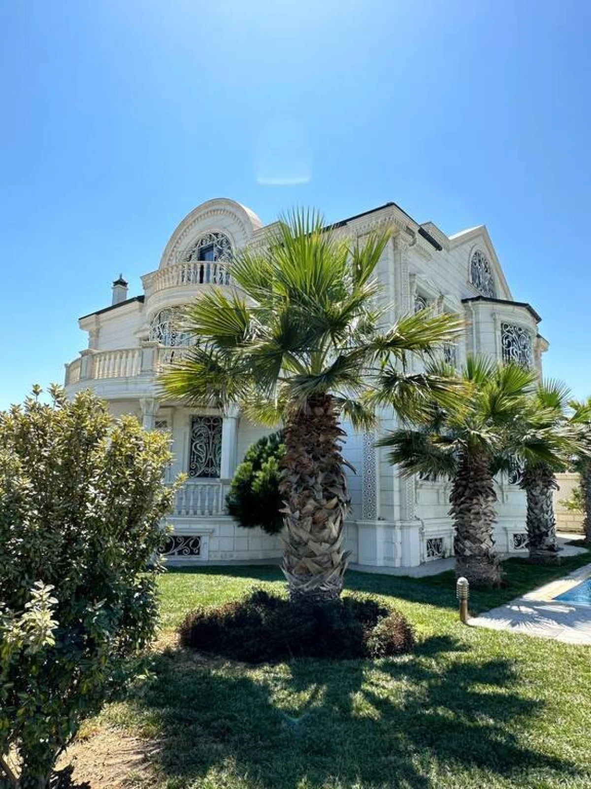 Kirayə verilir 6 otaqlı həyət evi 500 m²