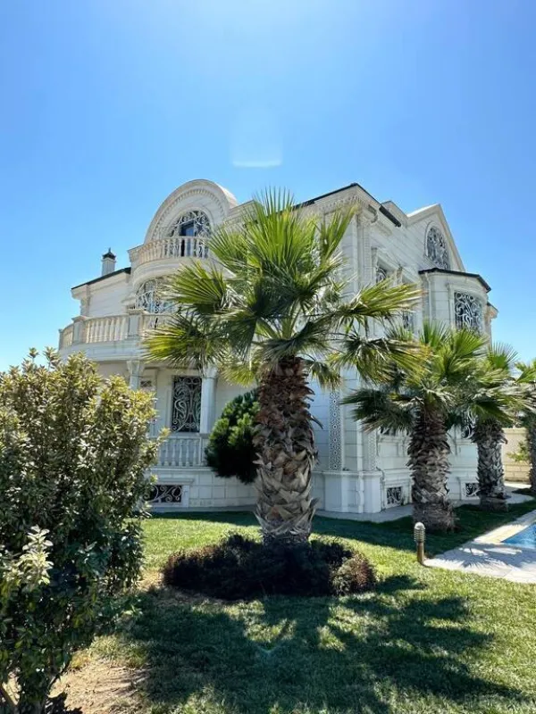 Kirayə verilir 6 otaqlı həyət evi 500 m²