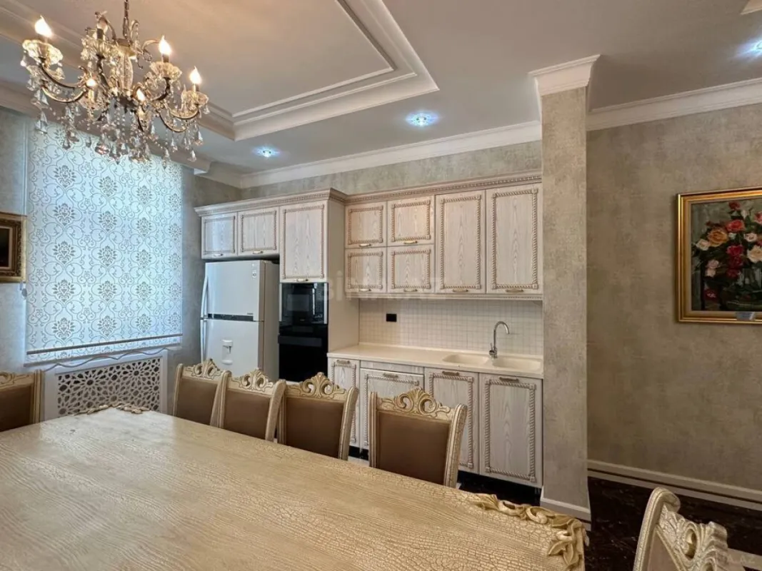 Kirayə verilir 6 otaqlı həyət evi 500 m²