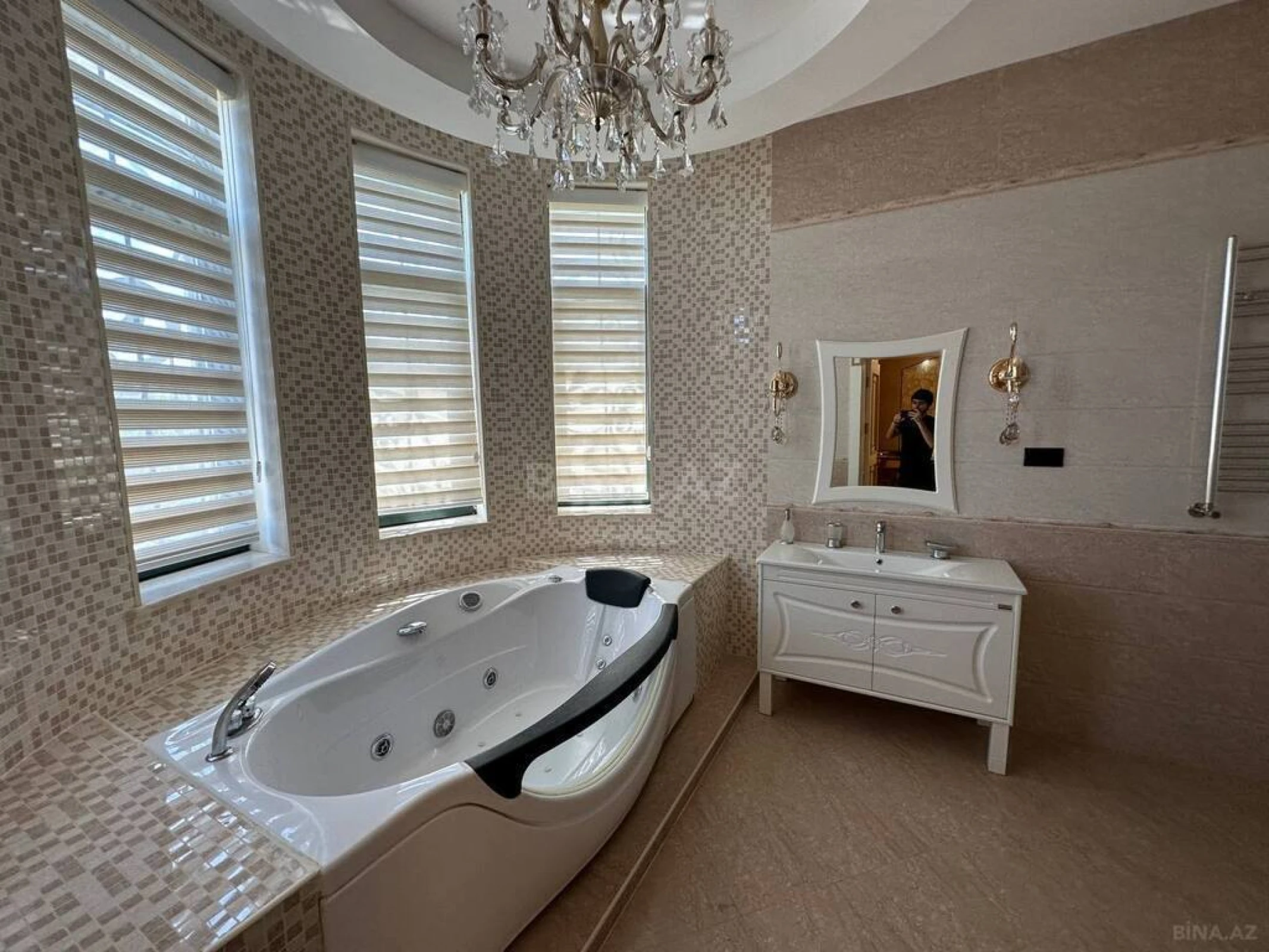 Kirayə verilir 6 otaqlı həyət evi 500 m²