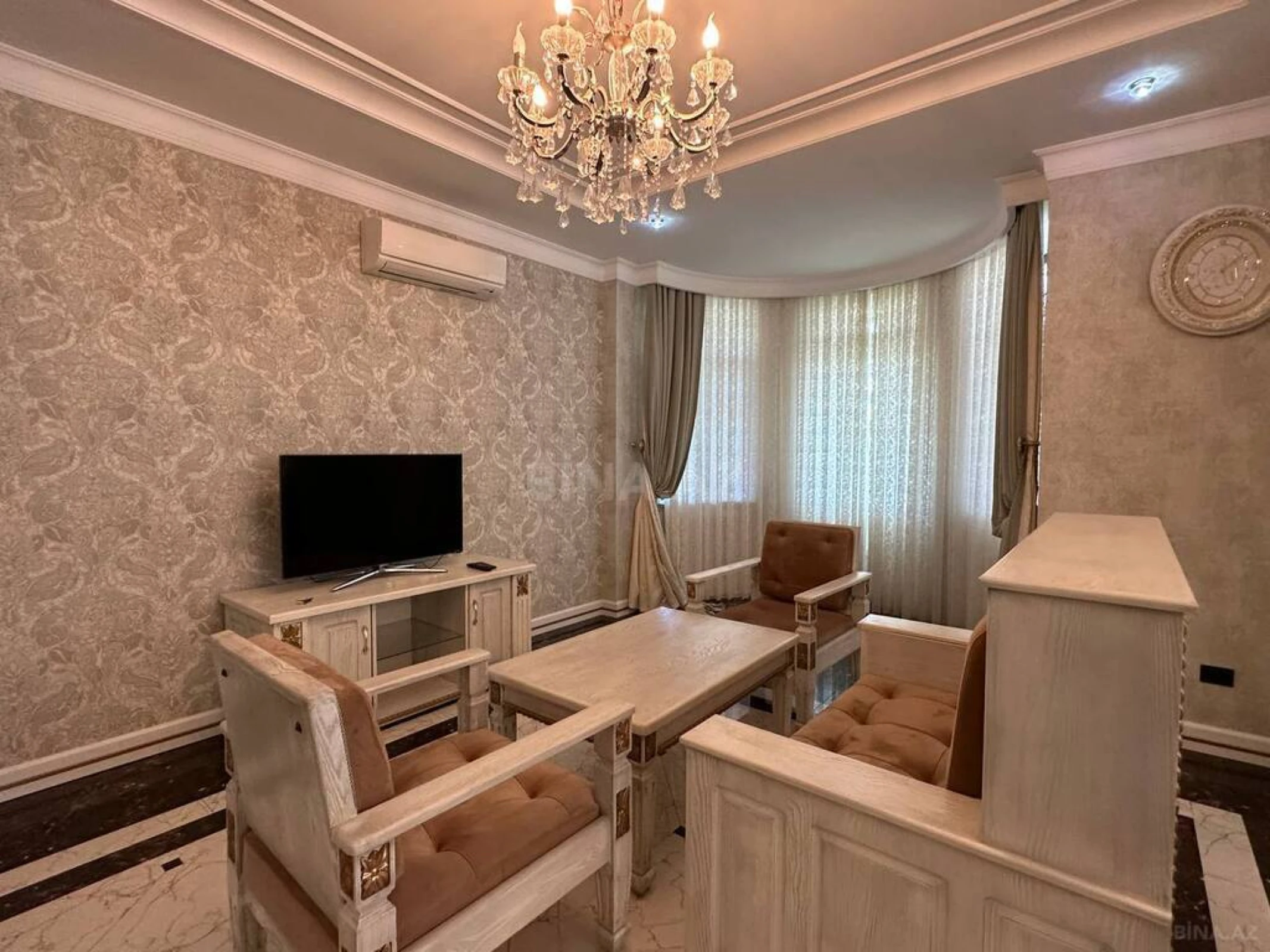 Kirayə verilir 6 otaqlı həyət evi 500 m²