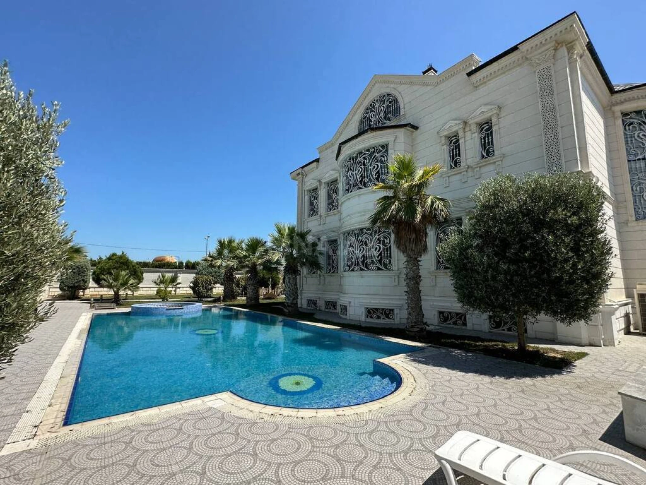 Kirayə verilir 6 otaqlı həyət evi 500 m²