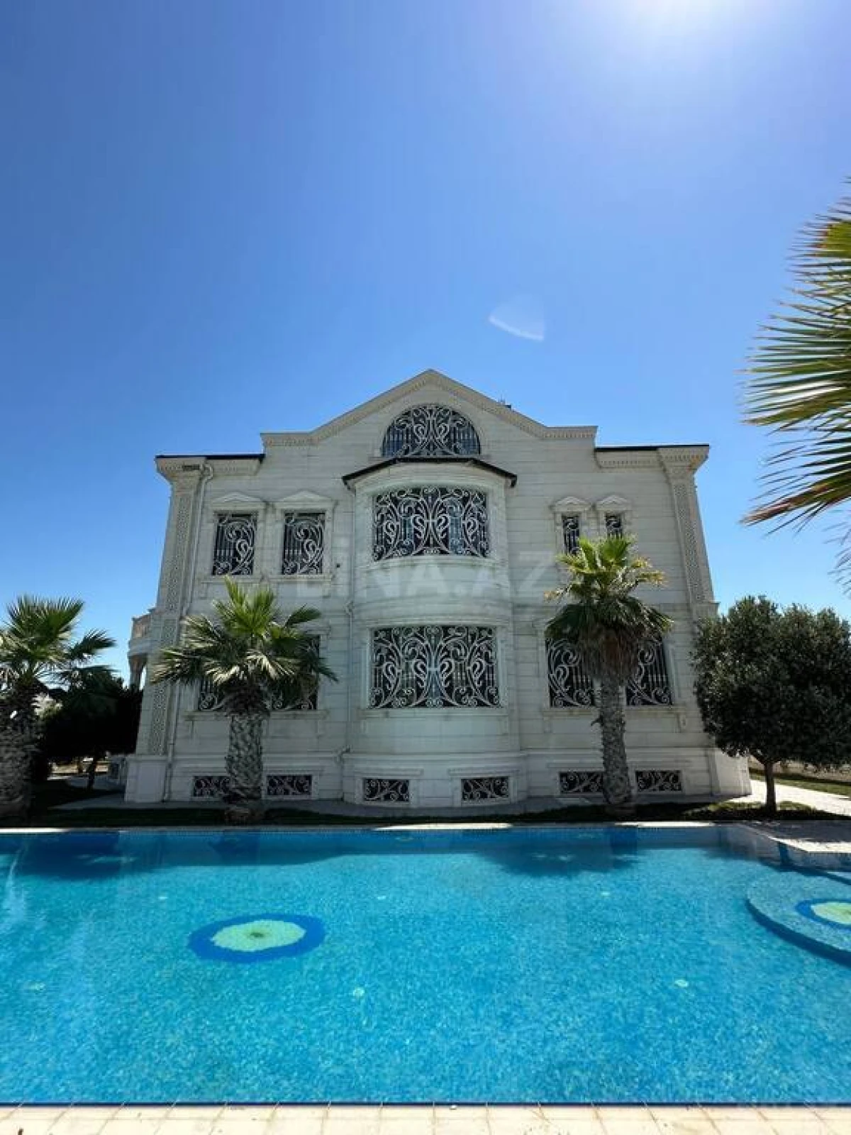 Kirayə verilir 6 otaqlı həyət evi 500 m²