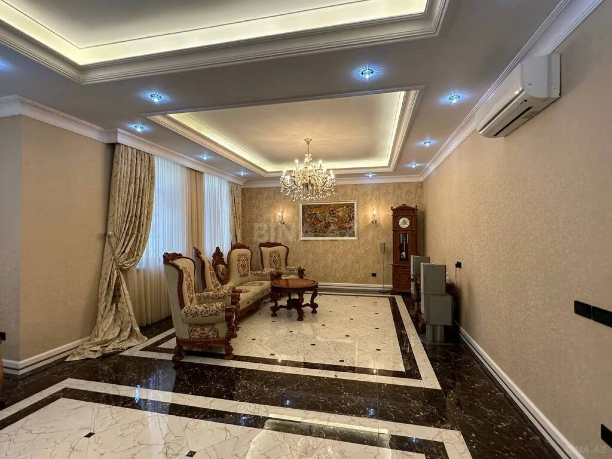Kirayə verilir 6 otaqlı həyət evi 500 m²