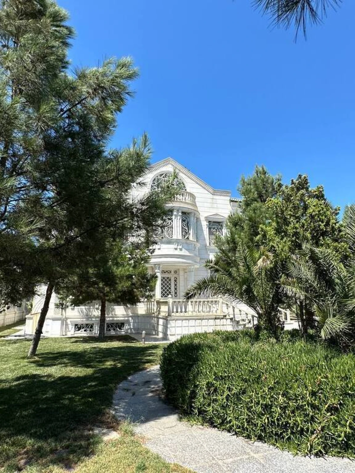 Kirayə verilir 6 otaqlı həyət evi 500 m²