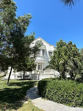 Kirayə verilir 6 otaqlı həyət evi 500 m²